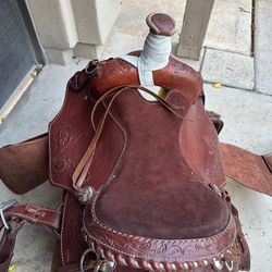 Saddle 16" Cloverleaf Please Saddle 