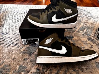 Air Jordan 1 Mid - Kids Size 4Y, Gently Used
