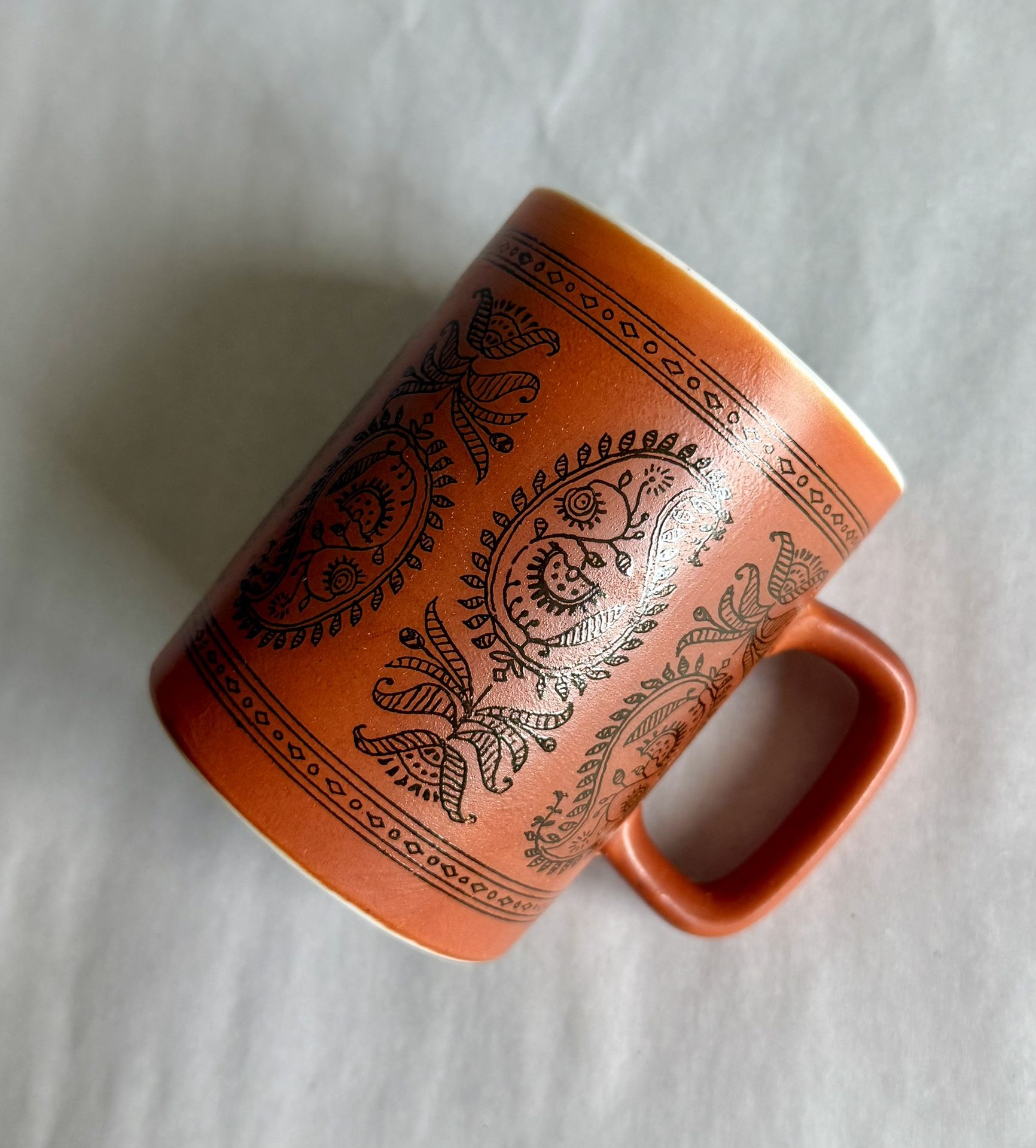 Vintage 10-oz Red Paisley Pattern Ceramic Mug