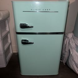 Magic Chef Retro Mini Fridge 