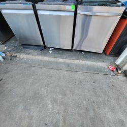 24" wide Samsung brand dishwasher