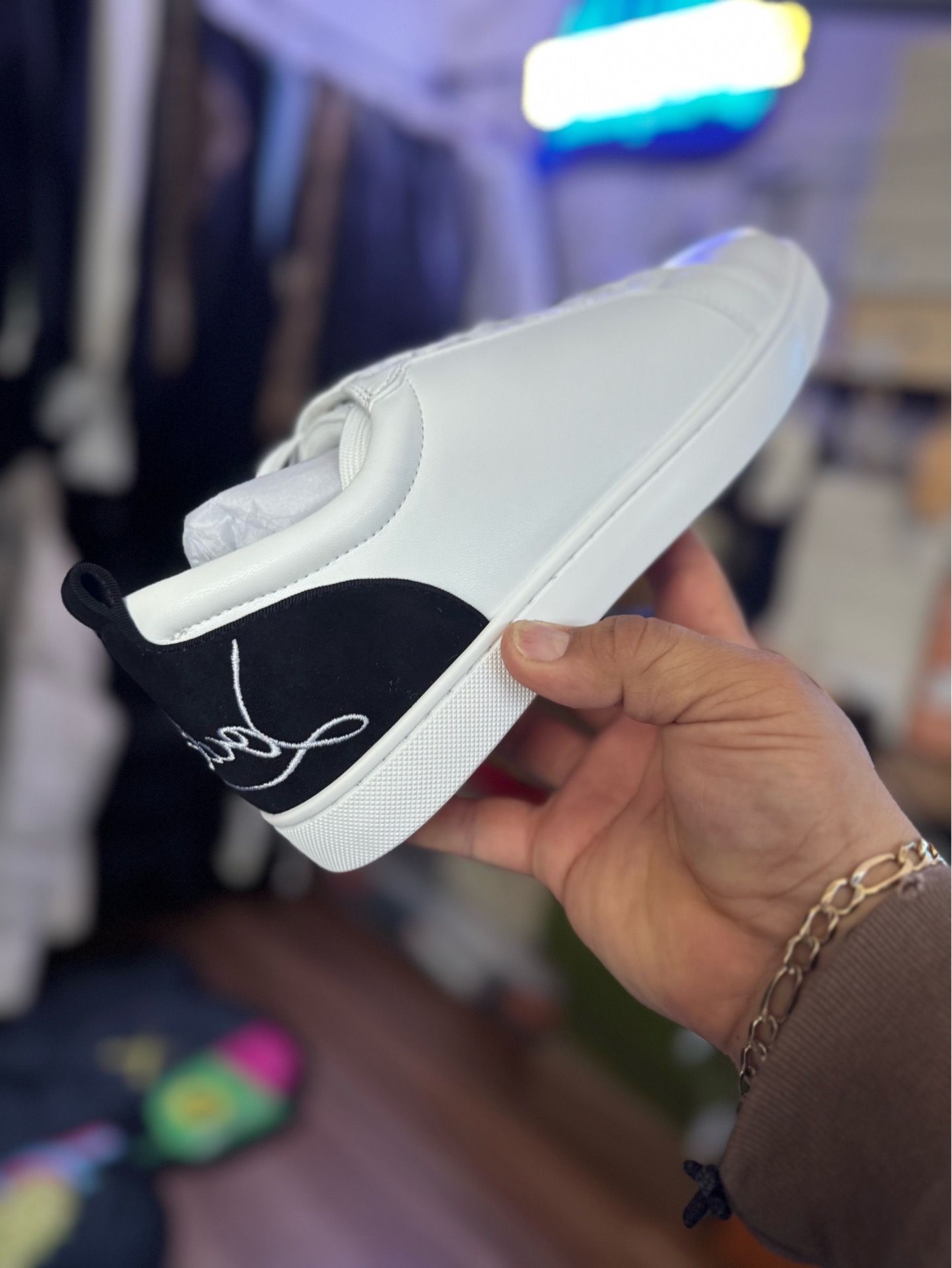 Red bottoms lowtop white size 42, 42