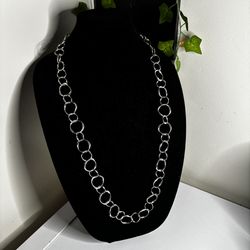 ✨ Silver Tone Circle Link Necklace ✨
