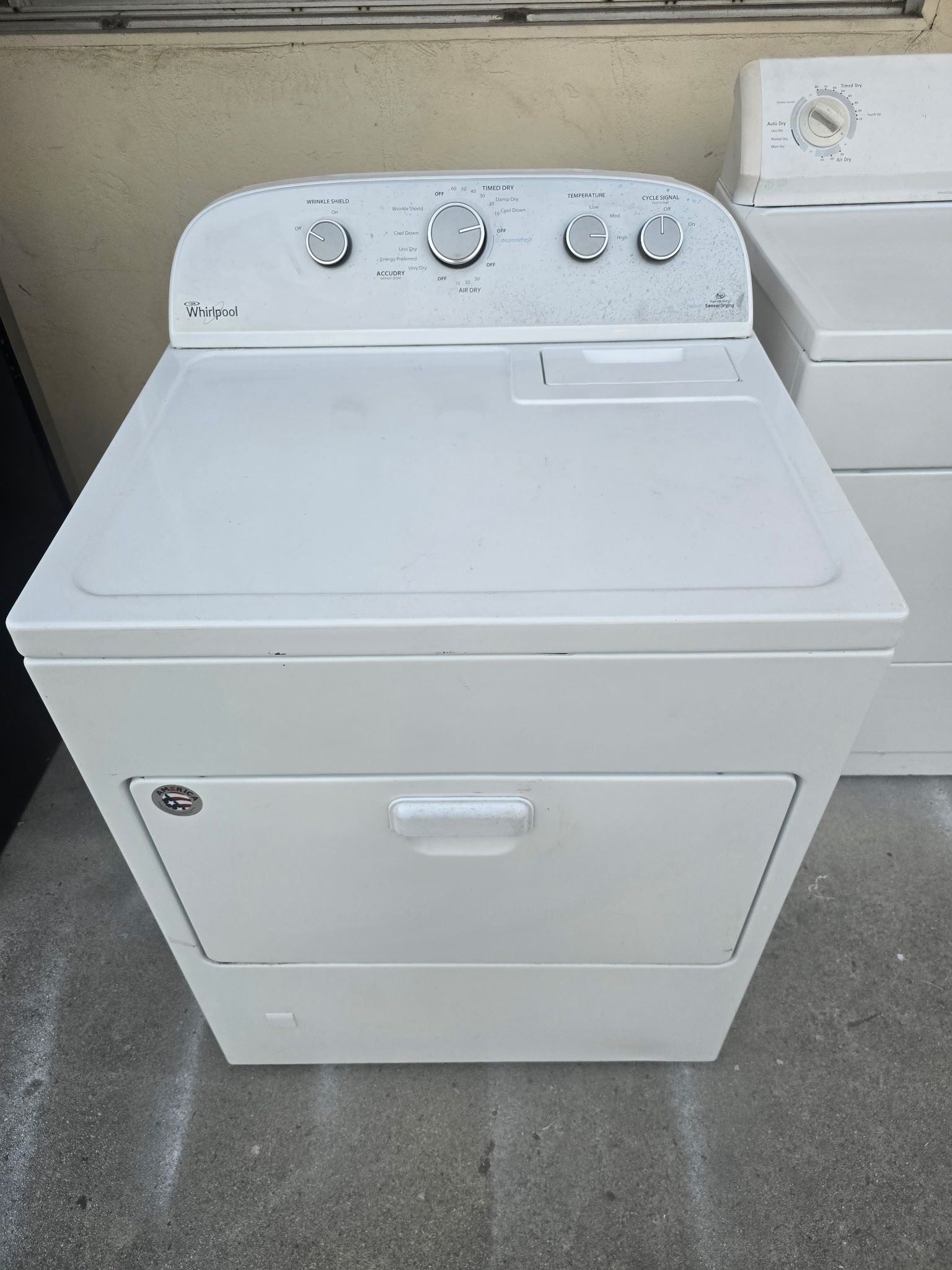 Dryer (Gas) Newer great condition! Extra large capacity! Whirlpool! Delivery available! Install and free warranty!