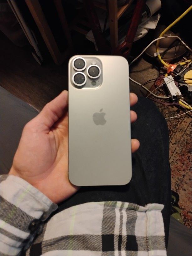 iPhone 16 Pro Titanium 128g ATT