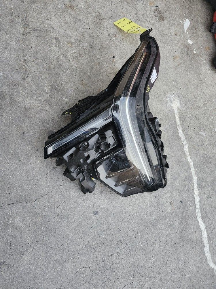 CADILLAC XT4 HEADLIGHT