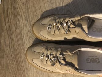 Guess pink shoes