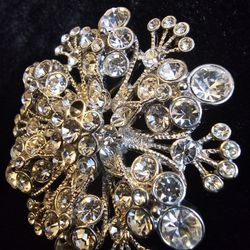 $15.00 - Vintage Brooch, Clear Rhinstones Bling!  LOW PRICE = Missing (1) Rhinstone Only!  Lowest Price!