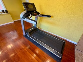 Landice L7 Treadmill w/ Achieve Console – 5 Years Old – 3,000 Miles – Excellent Condition