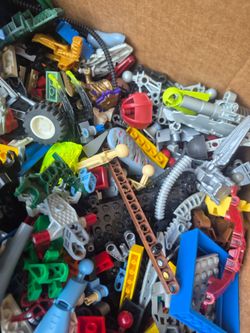 Lg. Box of Lego