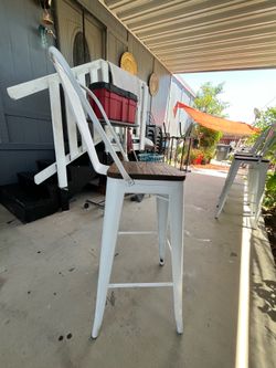 Bar top stools