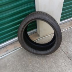 Llanta 235. 40 R 18 POCO USO