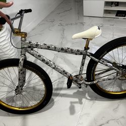 SE BIKE “BeastMode Ripper Marshawn Lynch” negotiable