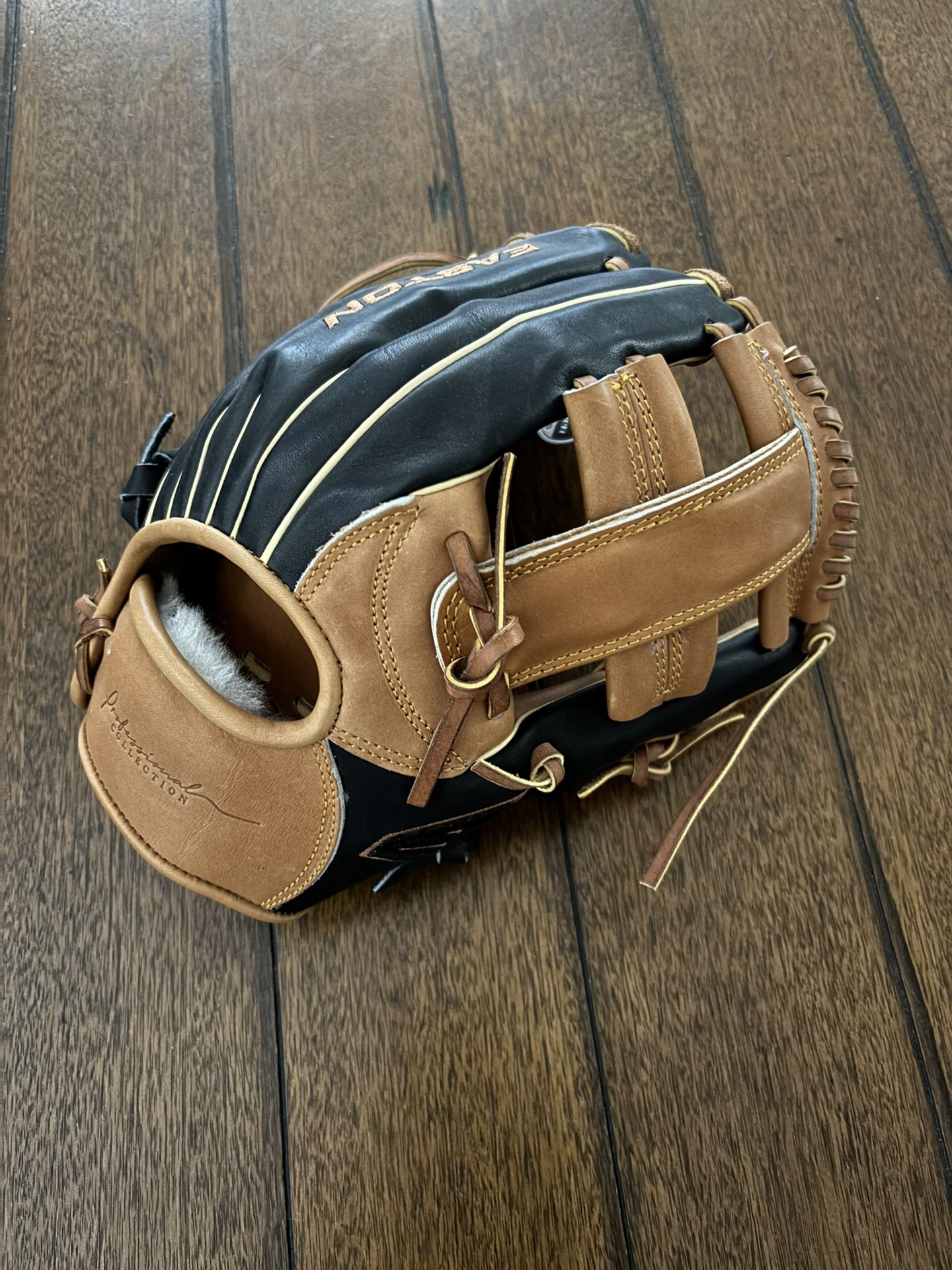 Easton 11.75 Baseball Glove