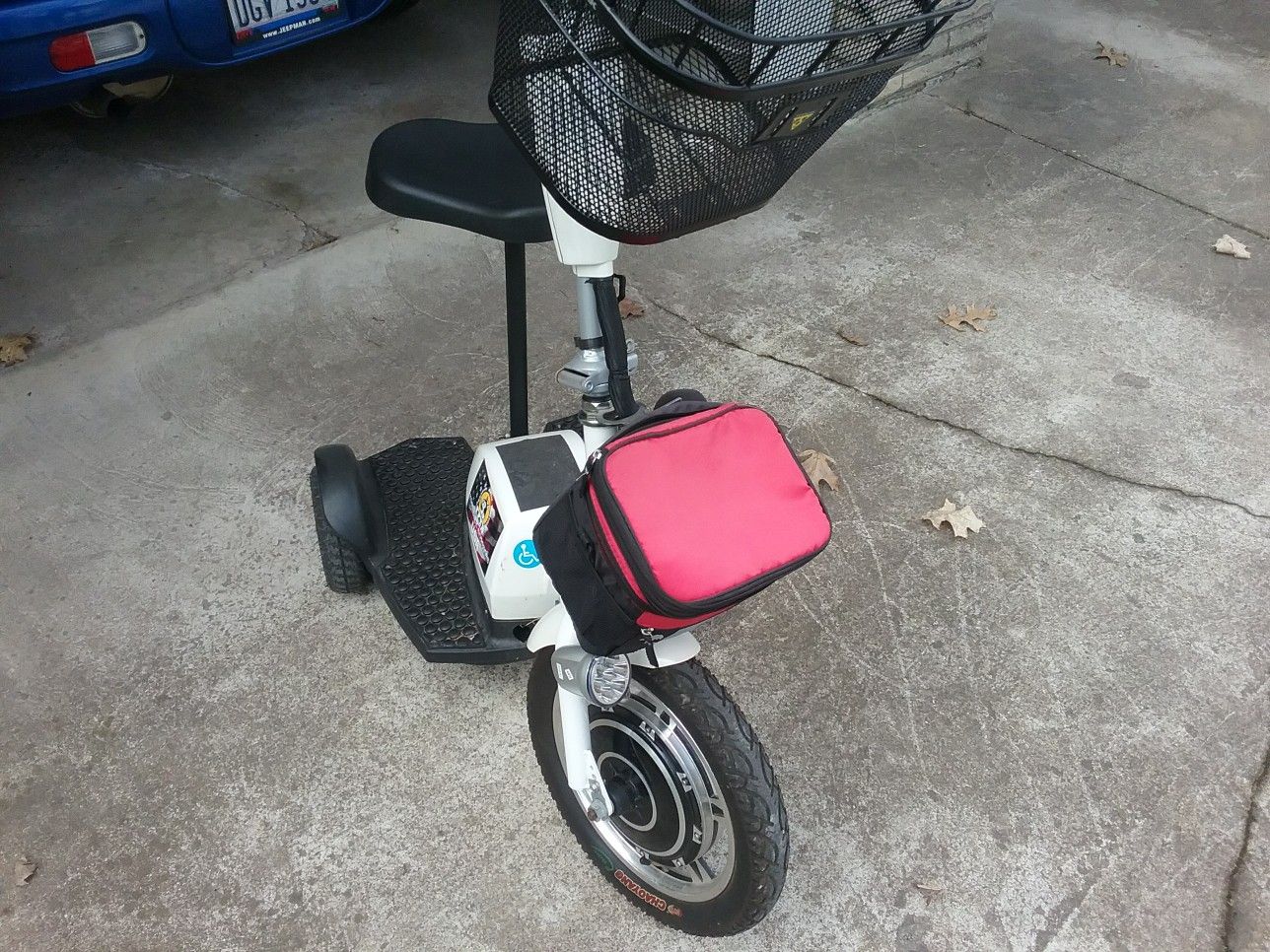 Adult compact battery powered tricycle