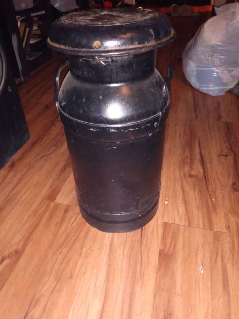 Vtg Farmhouse Metal Milk Jug