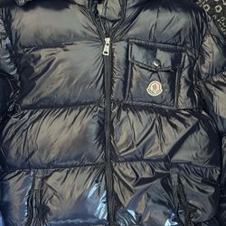 Moncler Puffer Size Small