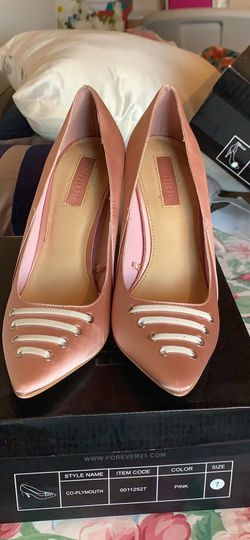 Pink pointy forever 21 heels size 7