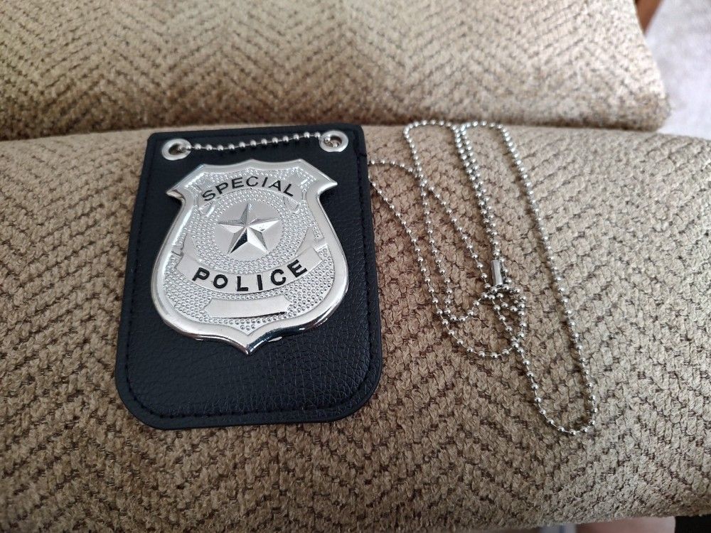 NOVELTY METAL BADGE AND HOLDER. GREAT FOR CHILDREN AND HALLOWEEN. NEW. PICKUP ONLY.