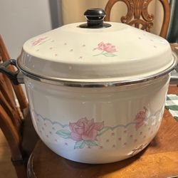 Tabletops Unlimited Enamel Rose Stockpot with Lid. Read Description