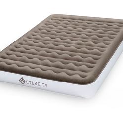 BARELY USED Queen size air mattress (Etekcity Camping Air Mattress, Inflatable Mattress Air Bed)