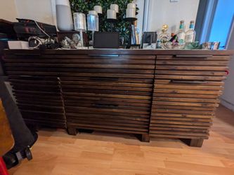 Sideboard / Drawers 