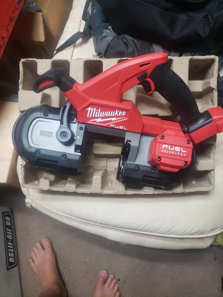 Milwaukee Bandsaw