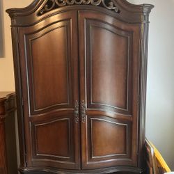 Raymour & Flanigan 8 Pc Bedroom Set