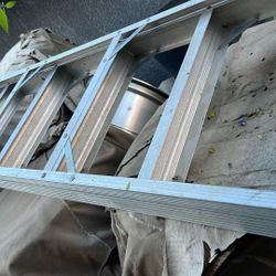 Aluminum Ladder / 7’ 4’ And 10 ‘