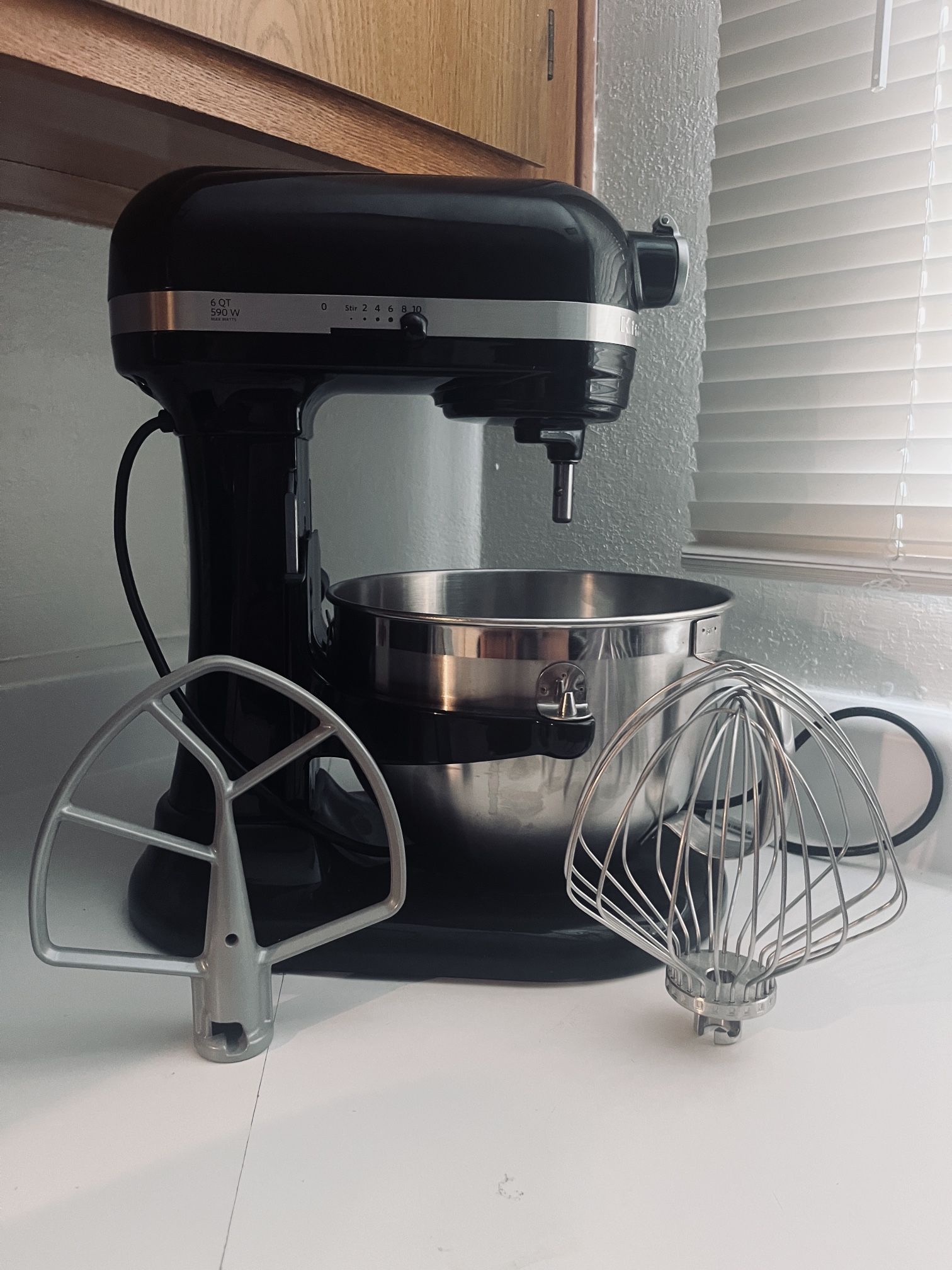KitchenAid 6 Quart 590W Bowl-Lift Stand Mixer - Black