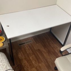 Computer desk