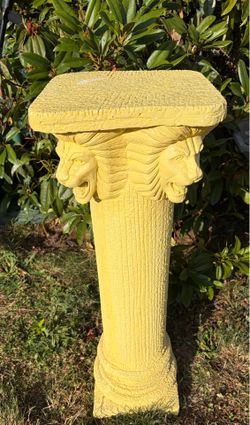Vintage heavy lion heads pillar!  Read description 1st