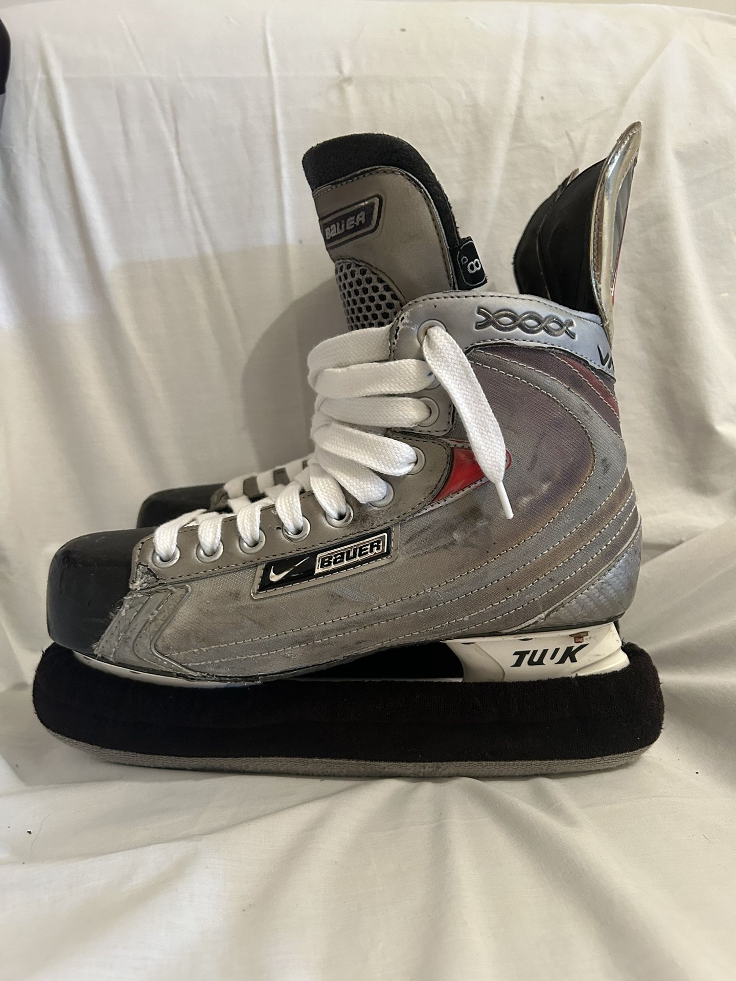 Used: Nike Bauer Vapor XXXX hockey skates (size 8D)