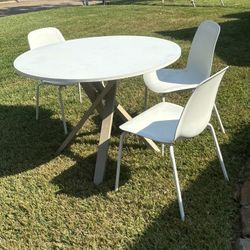 Dining Table / Chairs 