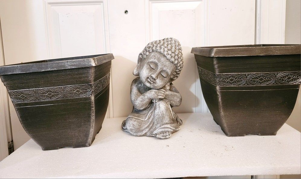 3 Flower Potts/Stands/Decor