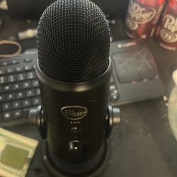 Blue YETI microphone -black Used Like New