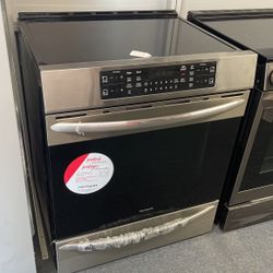 New Scratch And Dent Frigidaire Gallery Slide Induction Glass Top Stainless Steel Range. 1 Year Warranty 