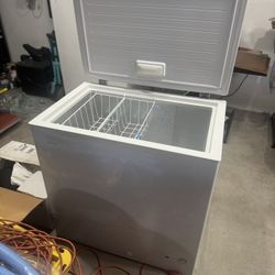 Vissani Chest Freezer