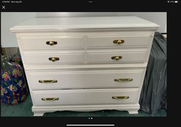 Dresser With Mirror