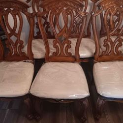 Is dining room / conference table With Chairs