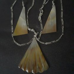 Very Attractive Ladies Teardrop Pearls Shells Jewelry Sets 