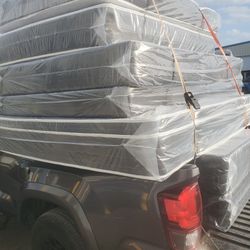 King Size New Thick Pillow Top Bed Can Deliver 