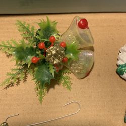 MINIATURE PLASTIC BELLS&HOLLY TREE ORNAMENT