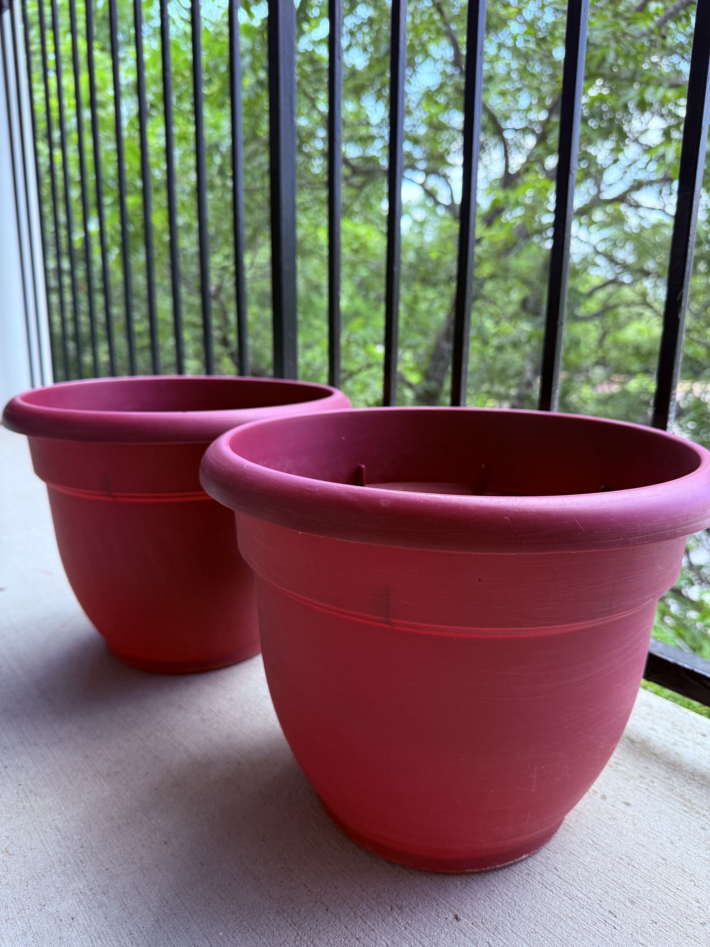Set Of 2 Large ( 12 in. D * 12 in H ) Plastic Plant Pots