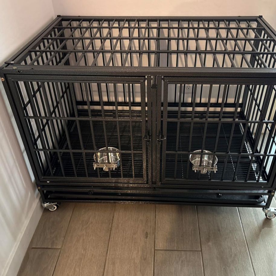 Double sided dog crate