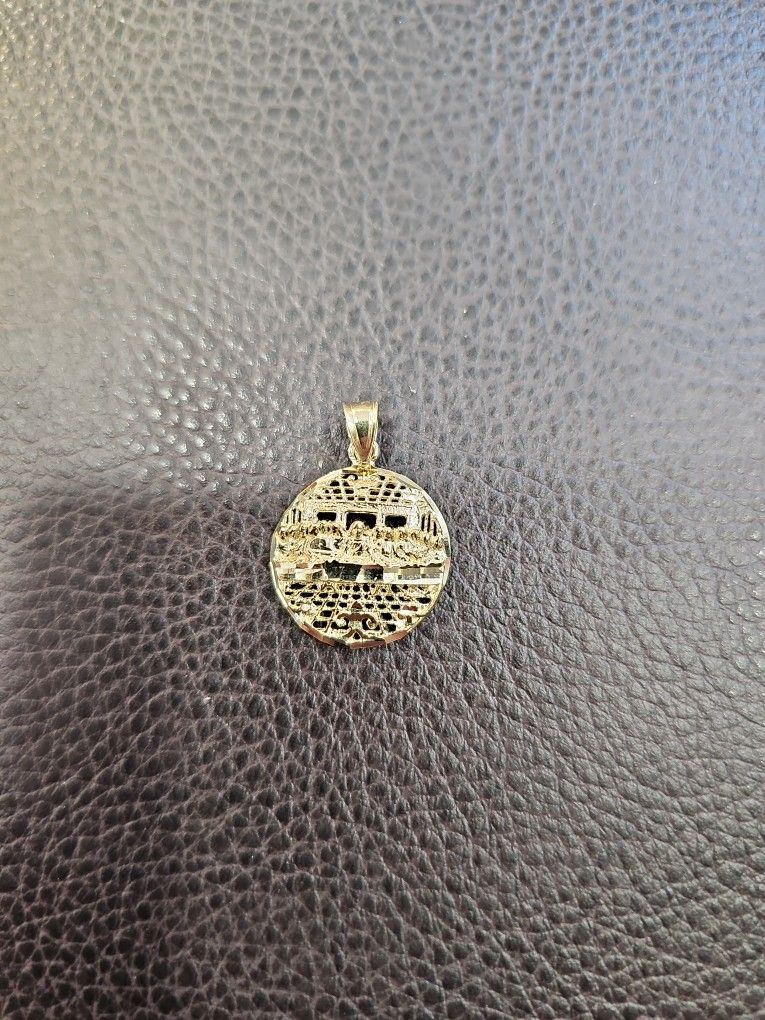 10 K Y SOLID GOLD Charm