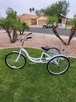Brand New Schwinn Meridian Tricycle Adult Bike White With Basket Mint Condition