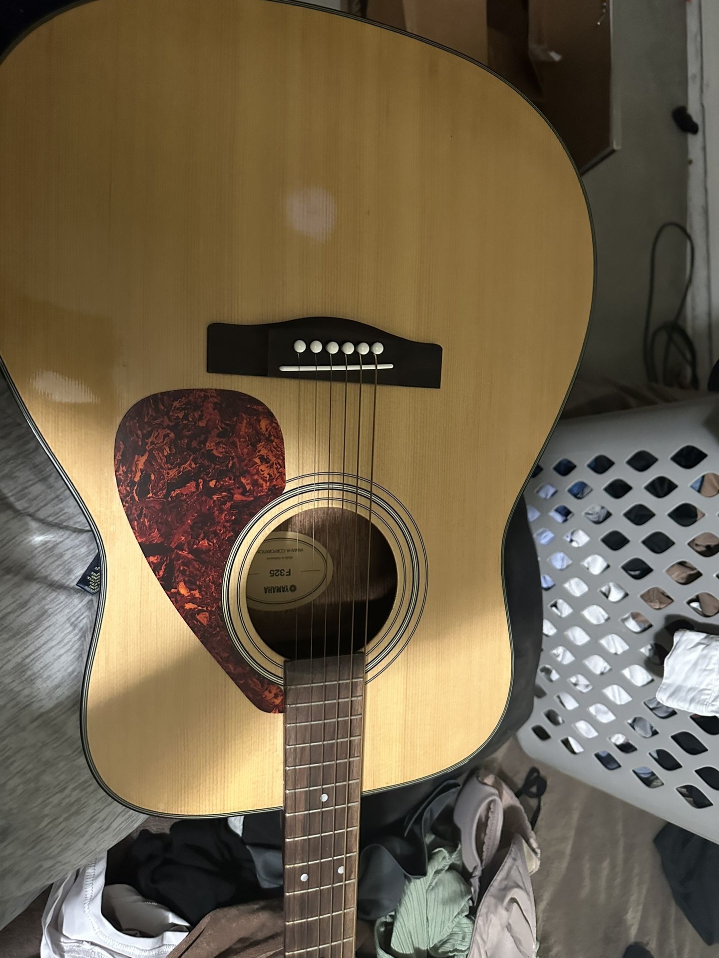 Yamaha F325D Dreadnought Acoustic Guitar