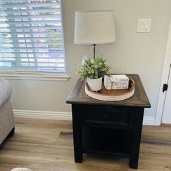 Ashley Exclusive Farm Style End Table 