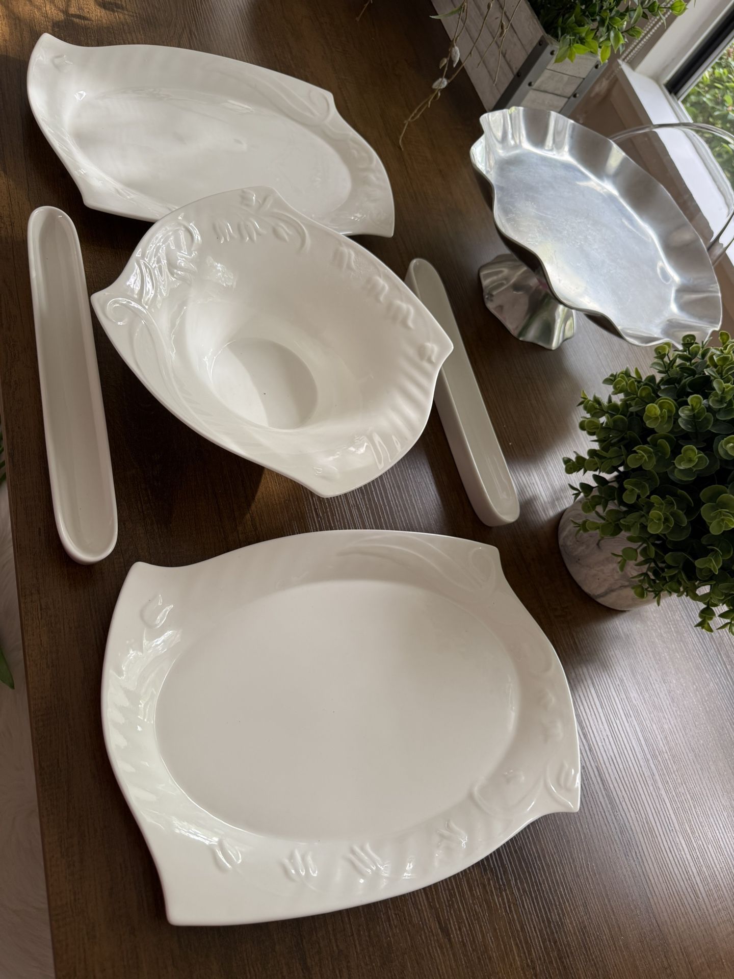 Plate Set, Cake Stand And Flower